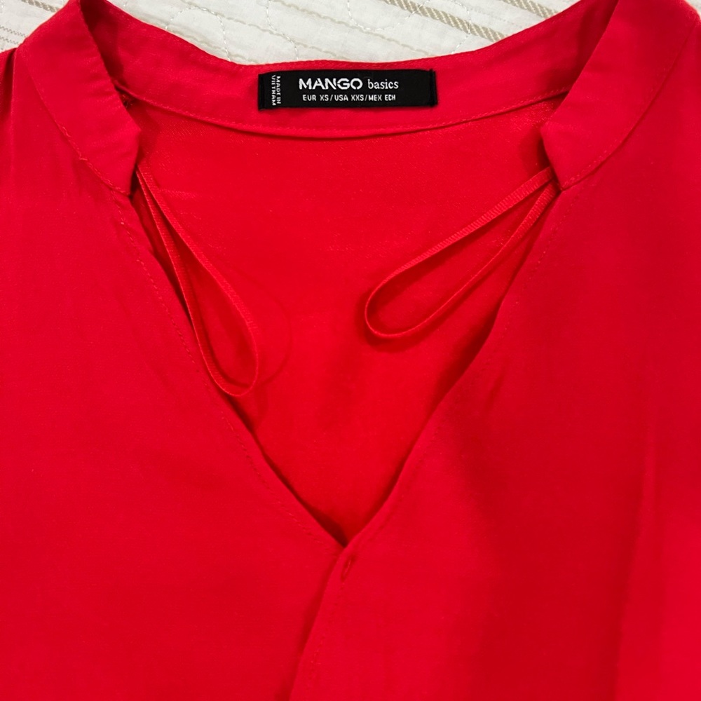 Two blouses - Picture 5 of 5